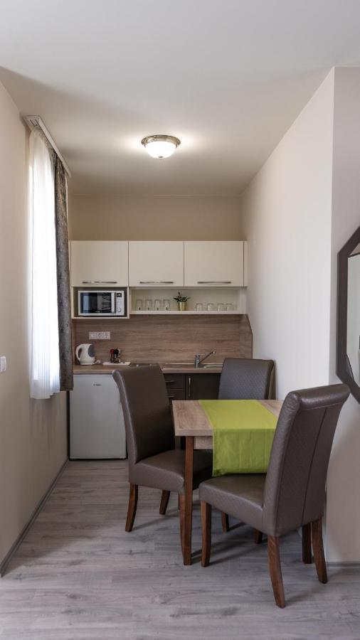 Fonix Apartman Lenti Bagian luar foto