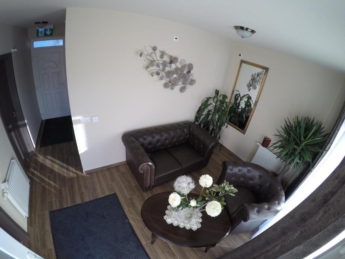 Fonix Apartman Lenti Bagian luar foto