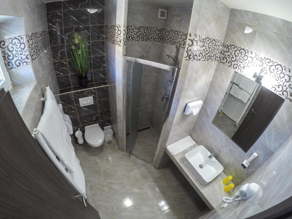 Fonix Apartman Lenti Bagian luar foto