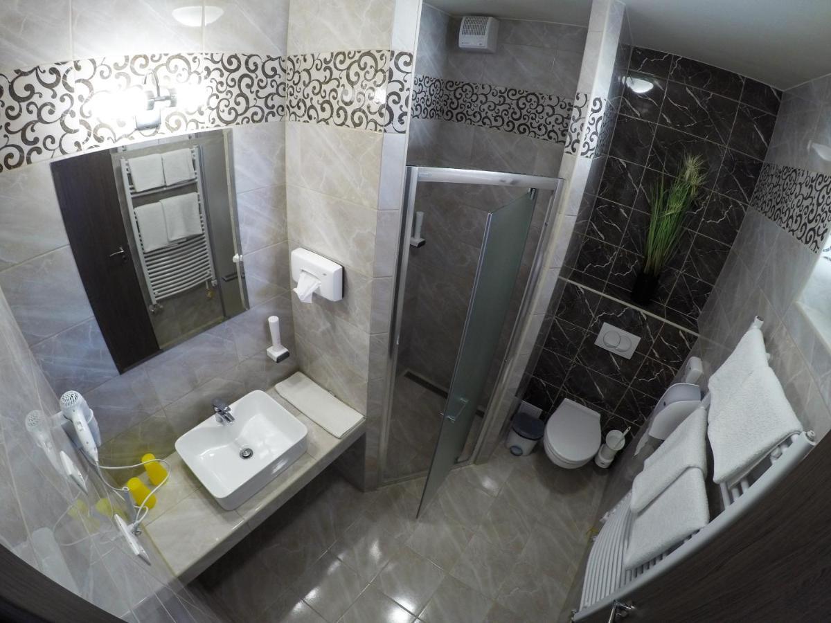 Fonix Apartman Lenti Bagian luar foto