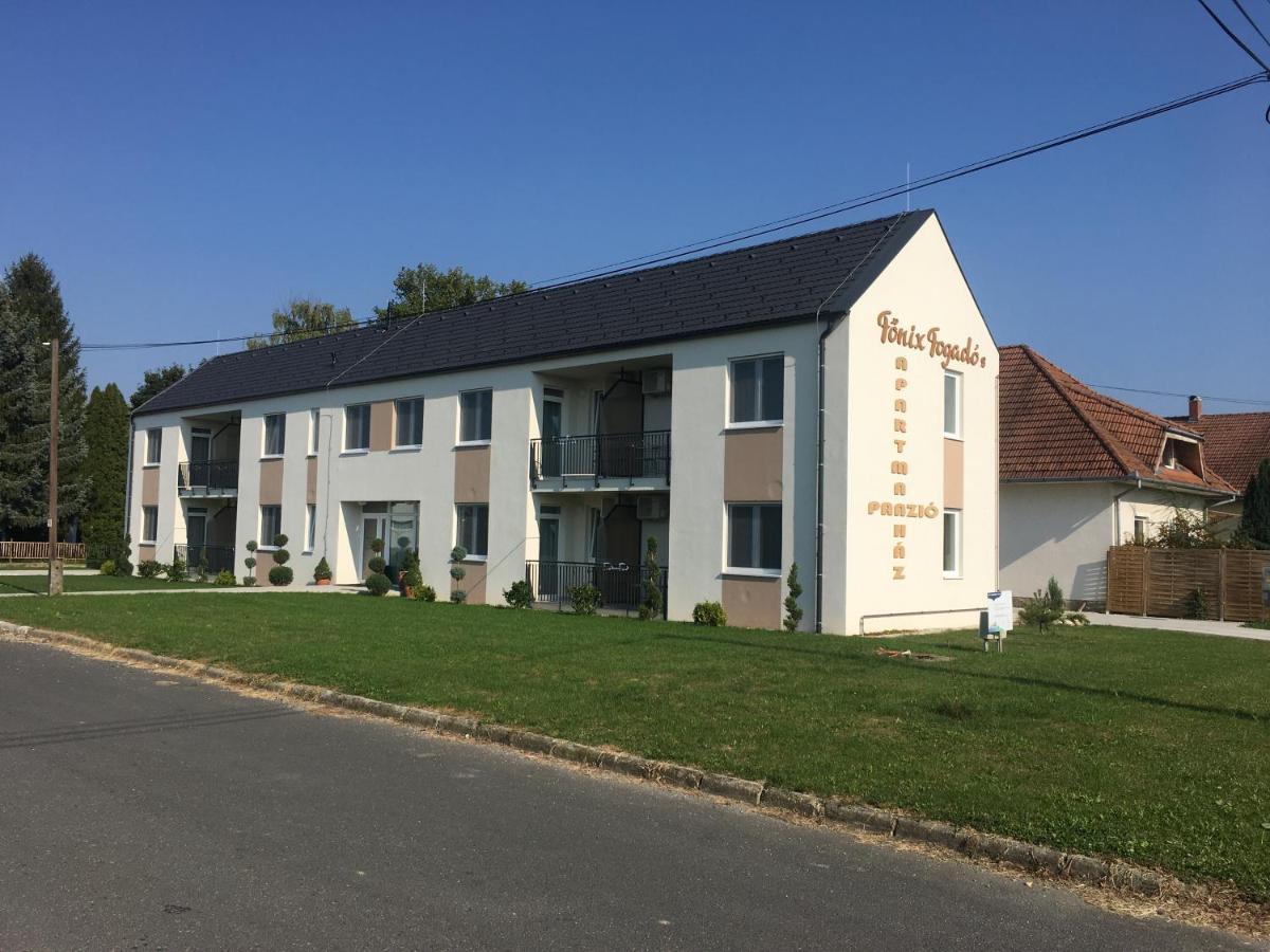 Fonix Apartman Lenti Bagian luar foto
